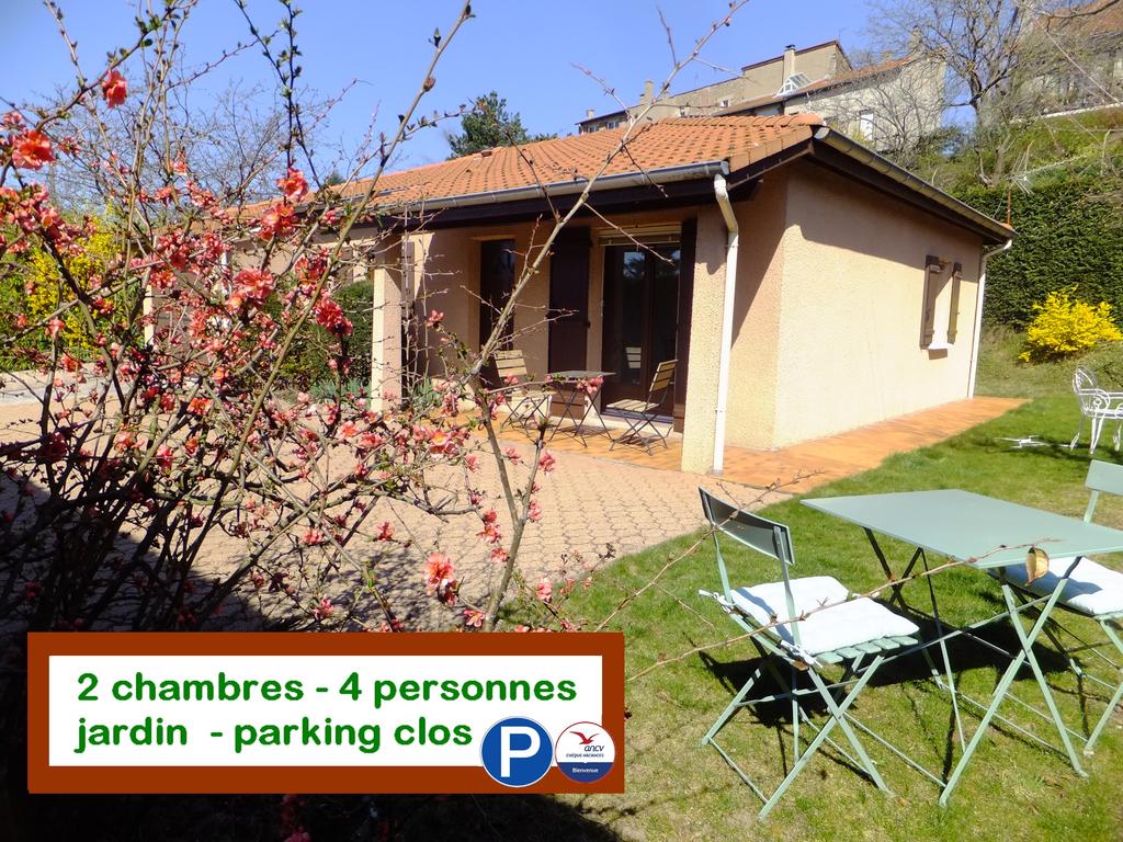 Casa con giardino e parcheggio recintato a Saint-Etienne (LOIRE / FRANCIA)